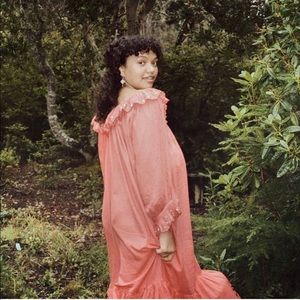 ISO Doen Solaris nightgown (not for sale)